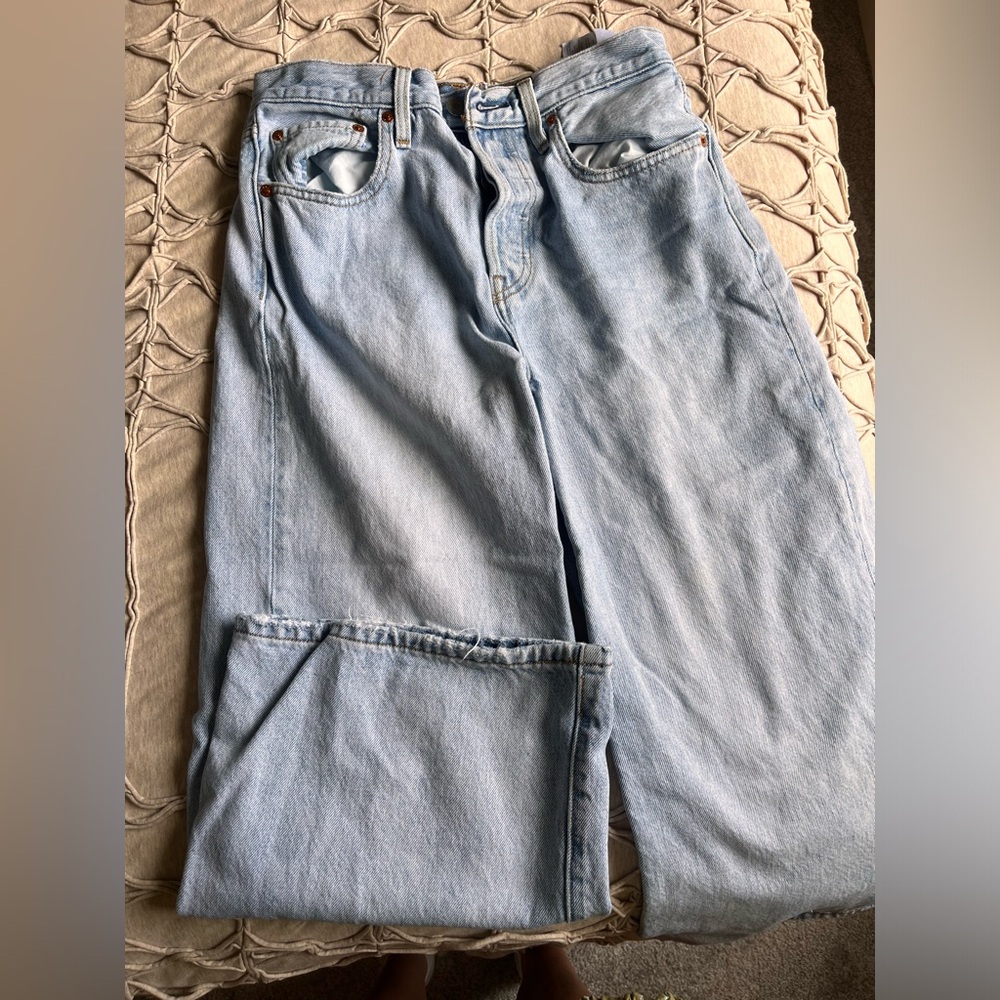 Levi’s Premium Wide Leg Cropped Jean